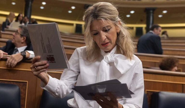 Ultimátum de Trabajo a la CEOE: o acepta subir el SMI un 4% o cerrará un alza mayor con los sindicatos