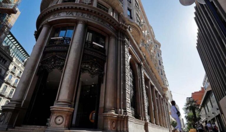 Valencia acusa a Junts de atentar contra la libre empresa por sus multas para forzar el retorno Valencia acusa a Junts de atentar contra la libre empresa por sus multas para forzar el retorno